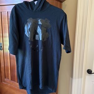 NCAA- UNC- NIKE- hoodedBLACK T-shirt w/ black screened graphic . Men’s SIZE M.